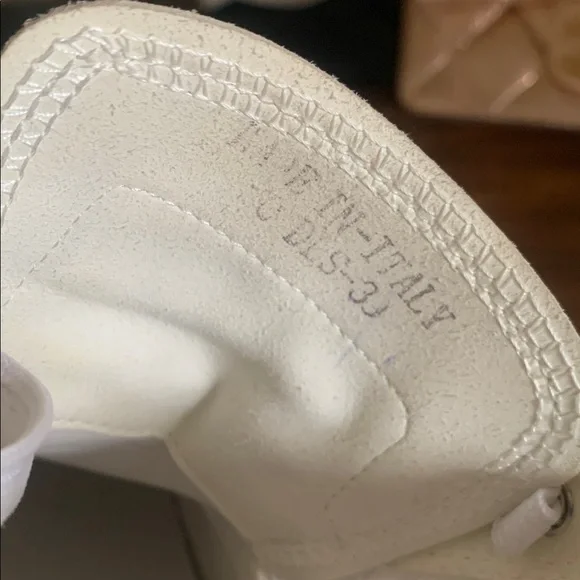 Dior Women's Cream High-Top Sneakers 7 217 - Picture 9 of 11